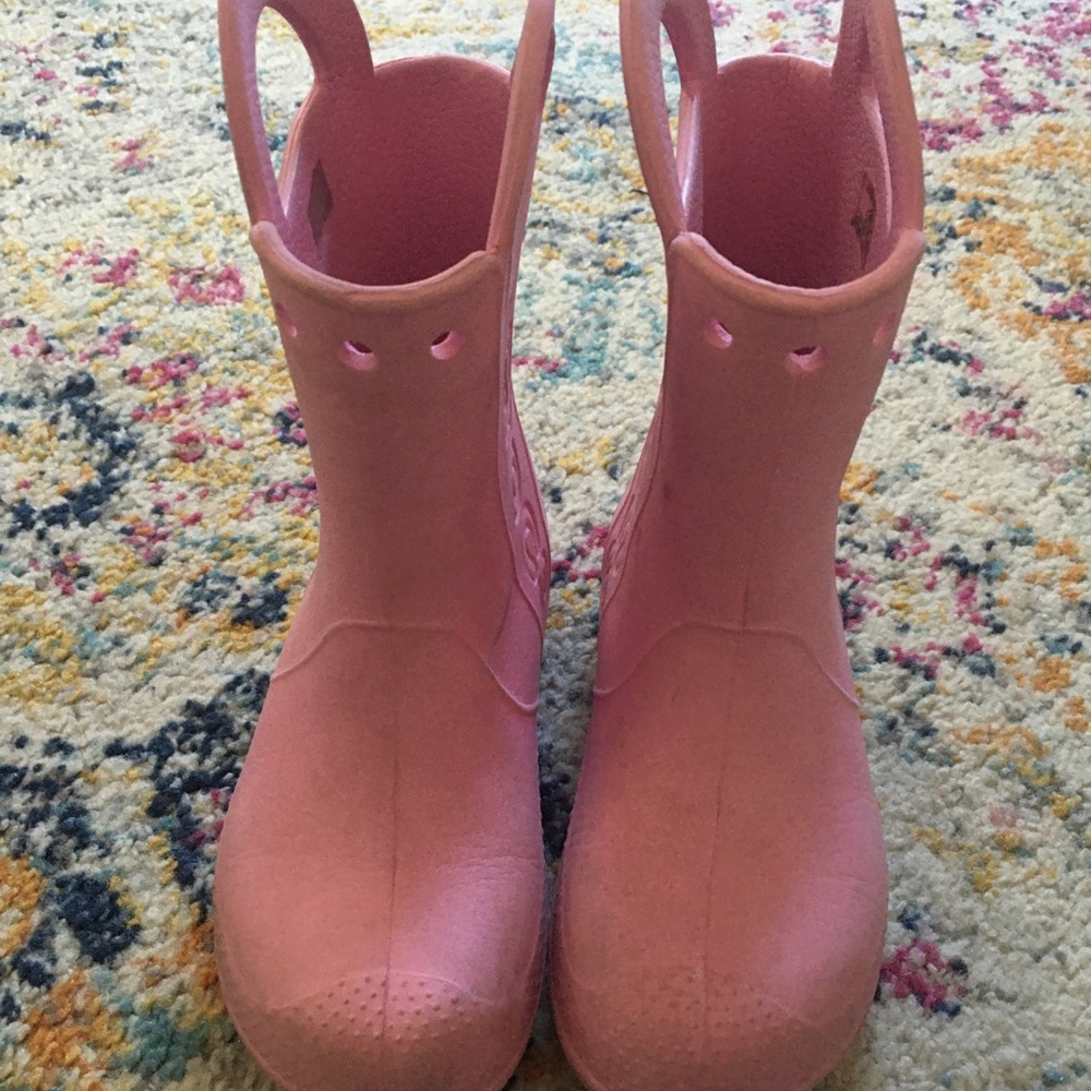 Crocs rain boots size J2 Selling in a bundle only